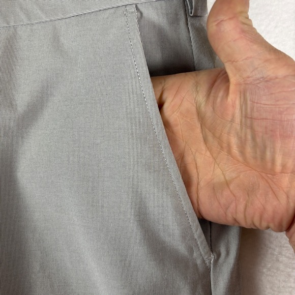 Mens Gray Micro Stripe Flat Front Golf Shorts Casual Performance Size 42 - Picture 11 of 16